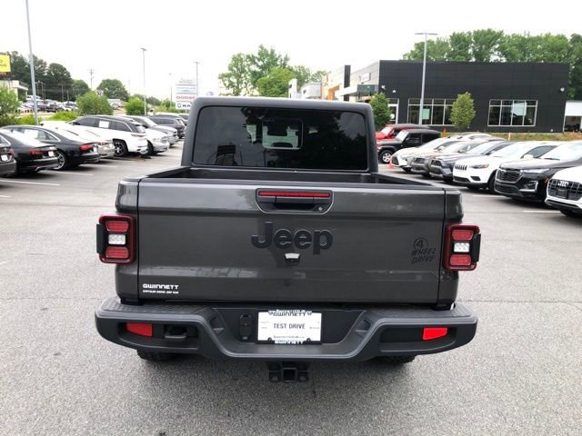 Used 2025 Jeep Gladiator Willys AWD/4WD image 4