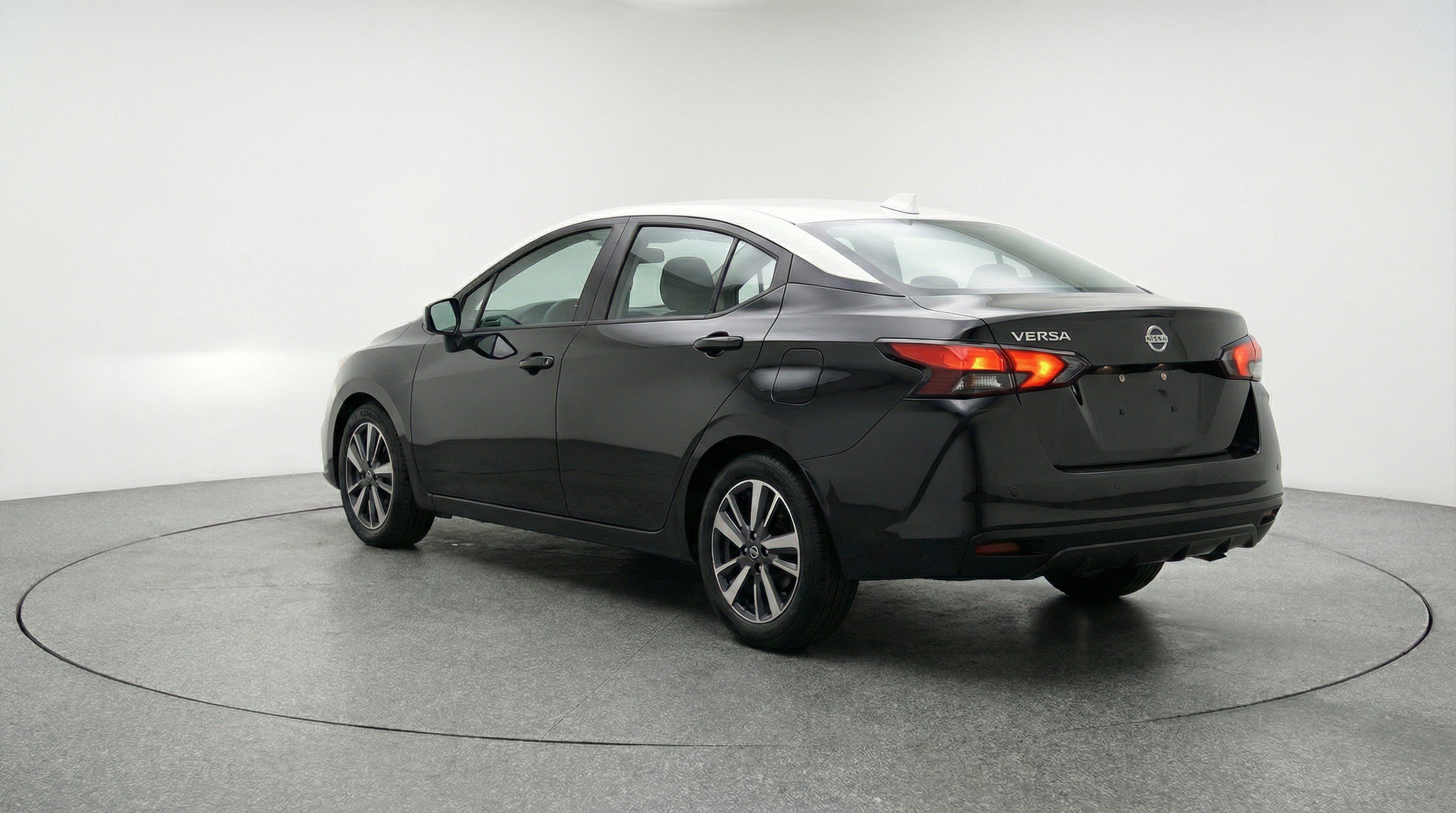 Used 2025 Nissan Versa SV FWD image 6