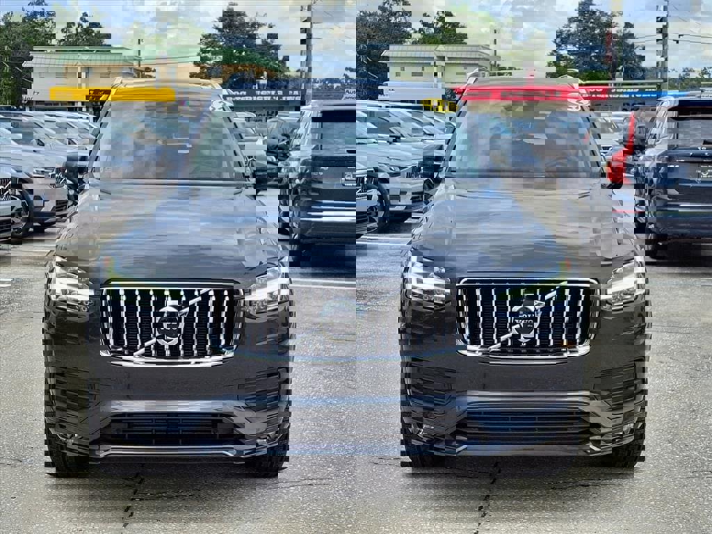 Used 2022 Volvo XC90 T6 Momentum w/ Advanced Package image 2