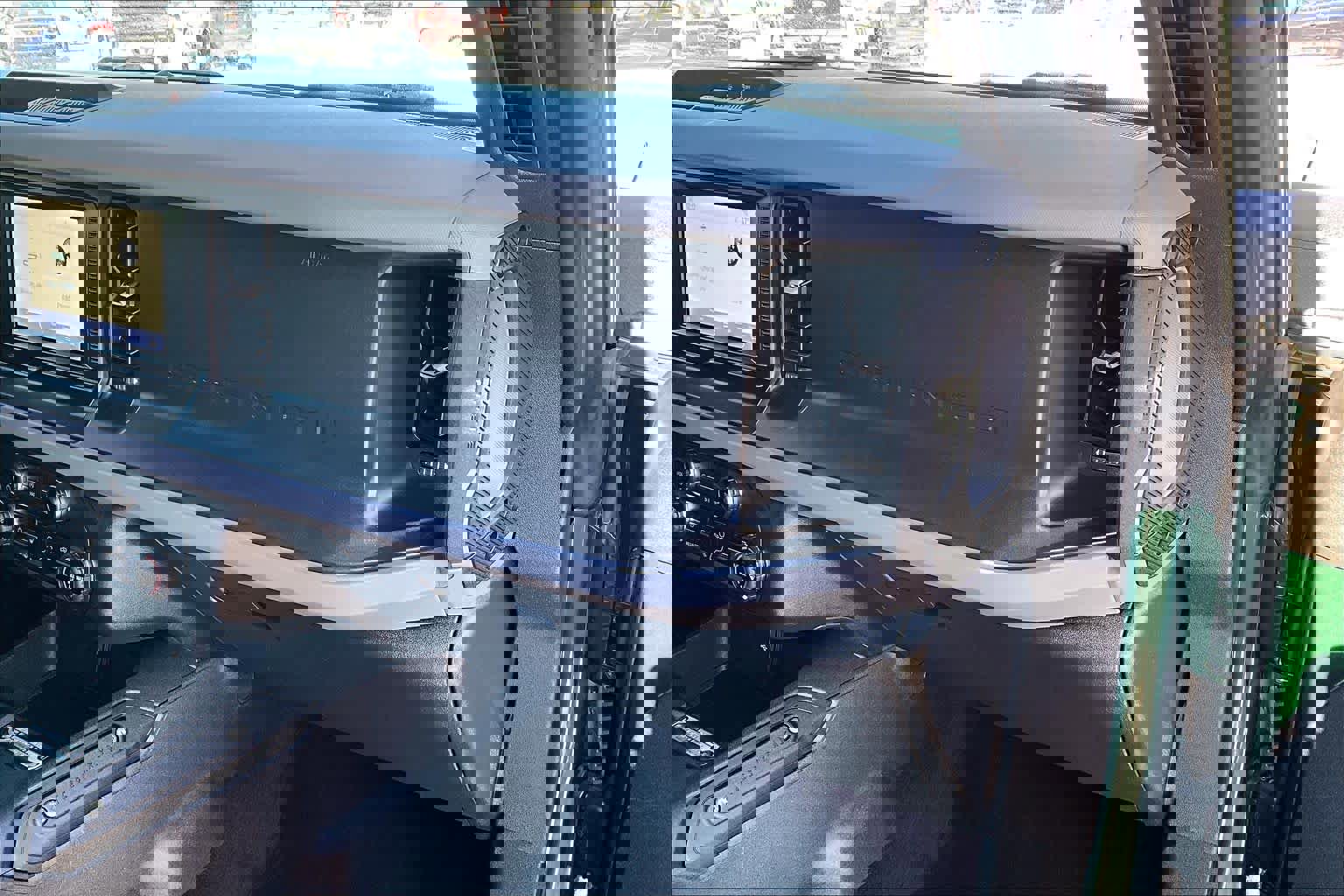 Used 2023 Ford Bronco Base image 18