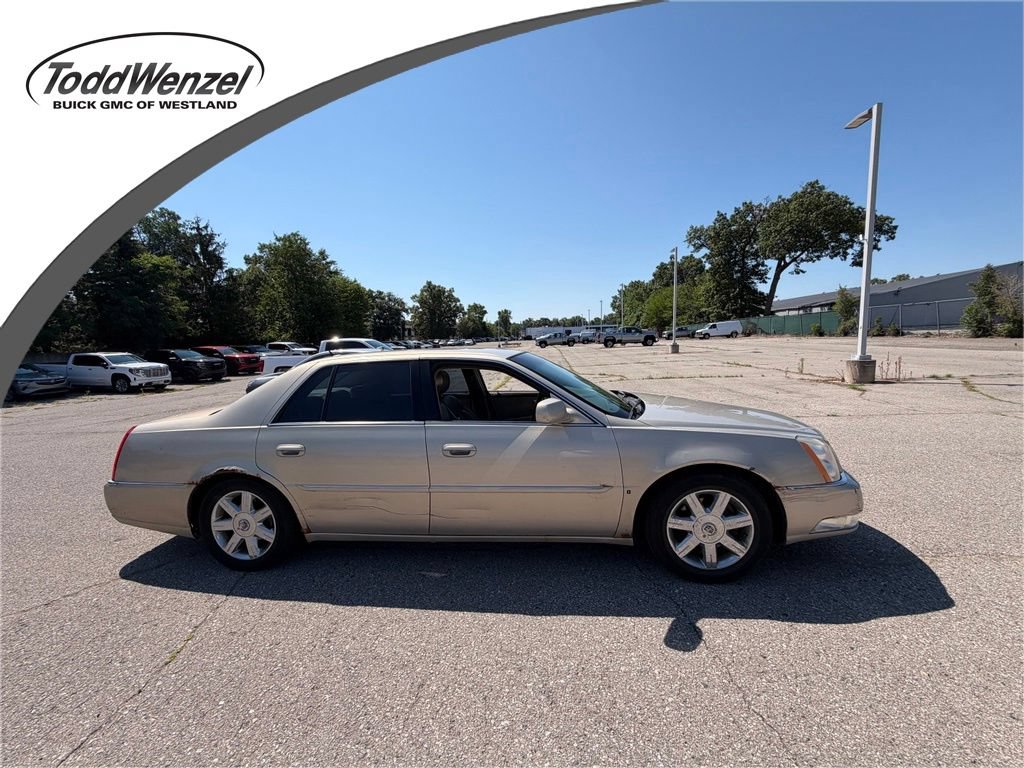 Used 2008 Cadillac DTS FWD image 1