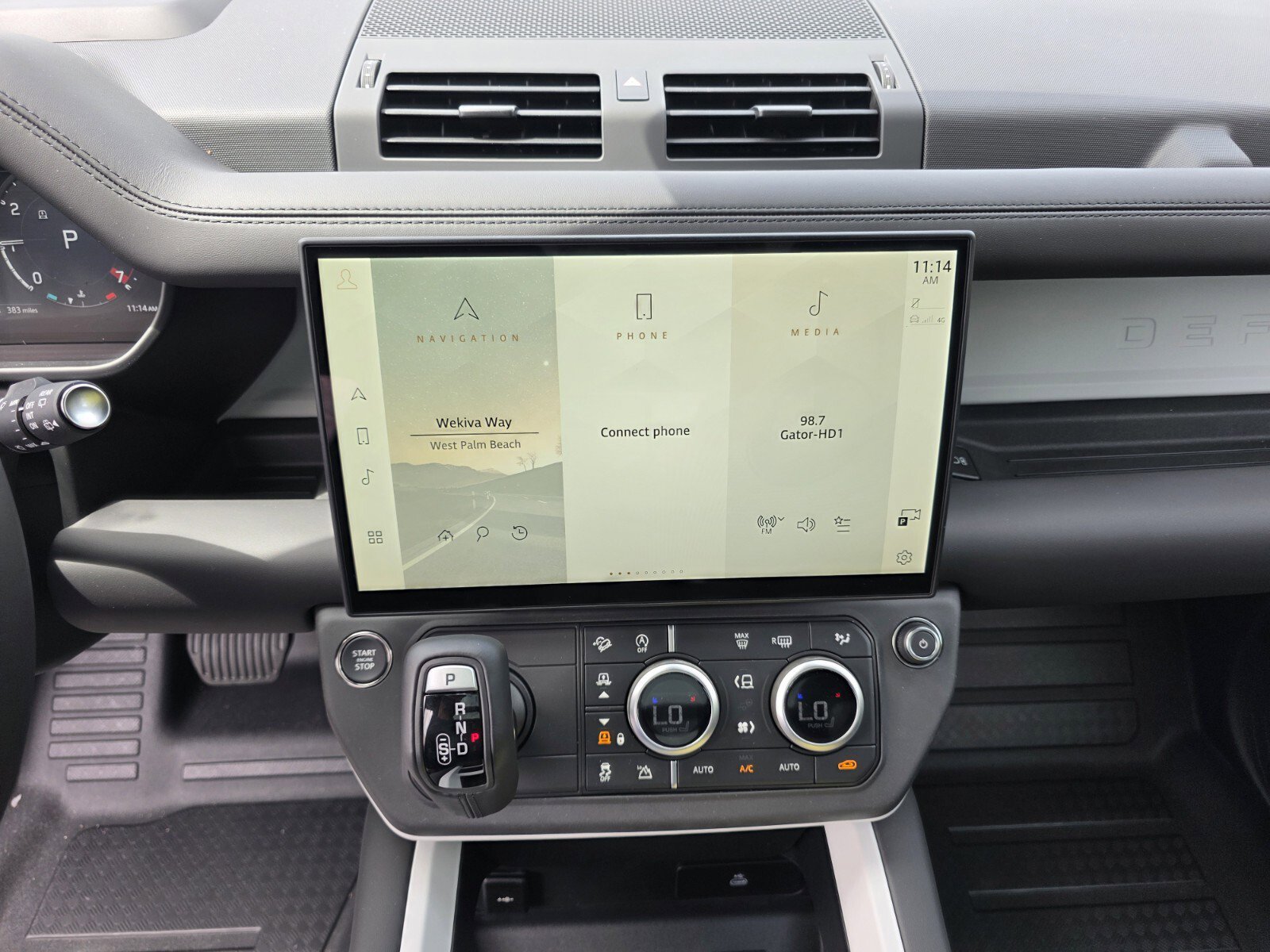 New 2026 Land Rover Defender 110 X-Dynamic SE AWD/4WD image 17