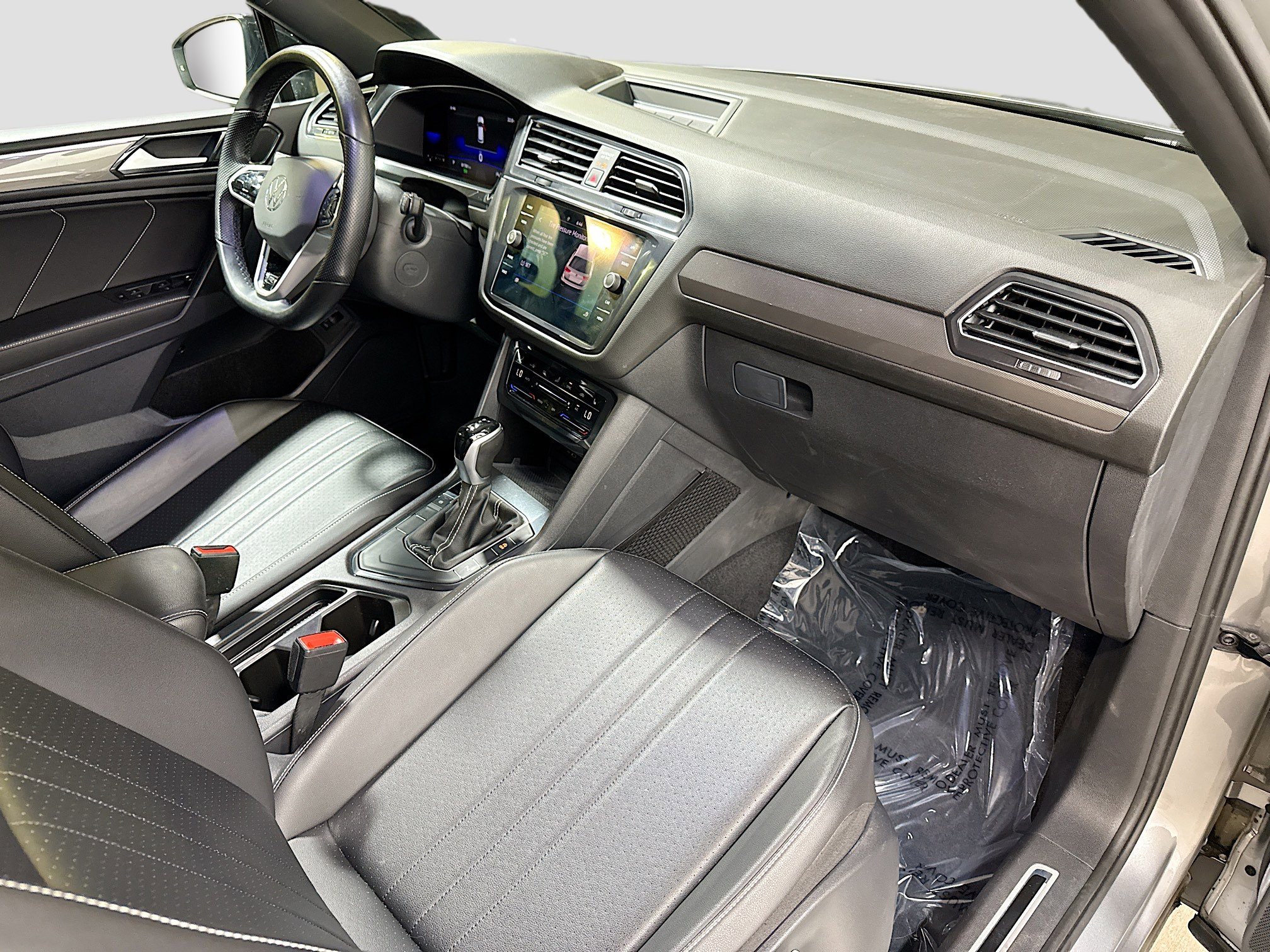 Used 2022 Volkswagen Tiguan SE R-Line image 14