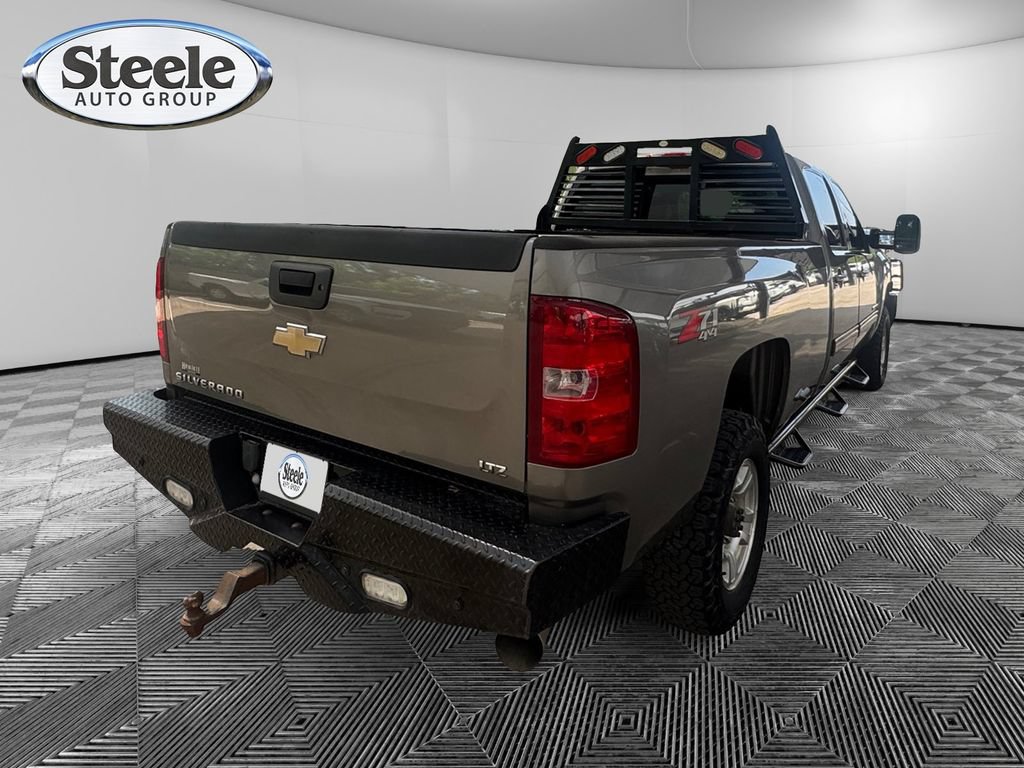 Used 2009 Chevrolet Silverado 3500 LTZ w/ Suspension Package, Off-Road AWD/4WD image 5