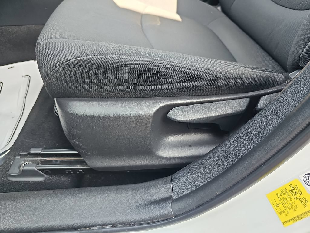 Used 2021 Toyota Corolla LE FWD image 28