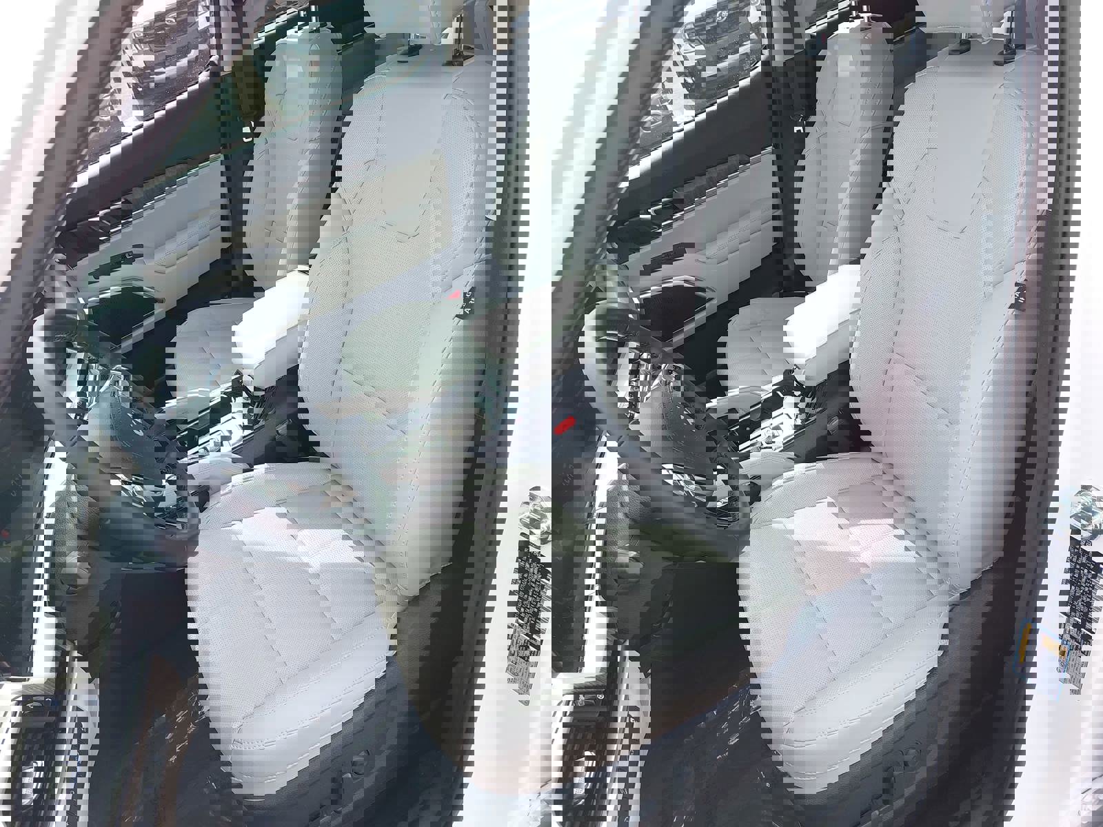 Used 2025 Kia Telluride EX w/ EX Captain's Chair Package image 17