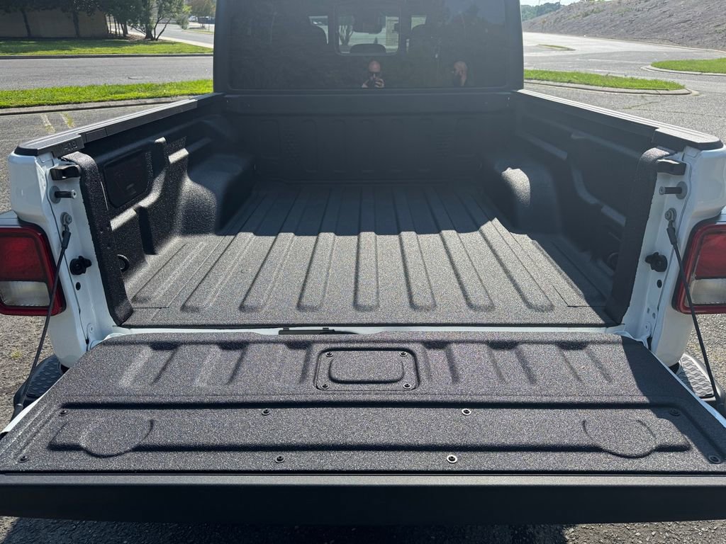 New 2025 Jeep Gladiator Sport image 9
