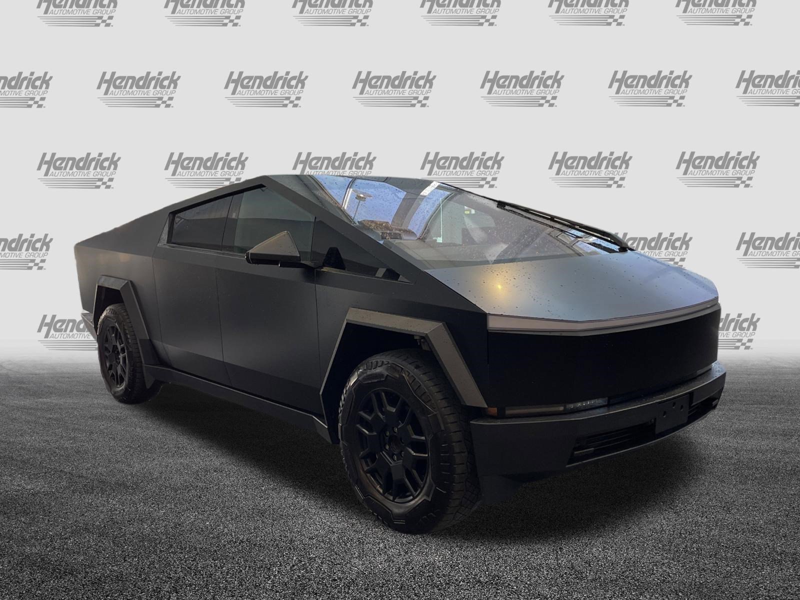 Used 2024 Tesla Cybertruck AWD Crew Cab image 2