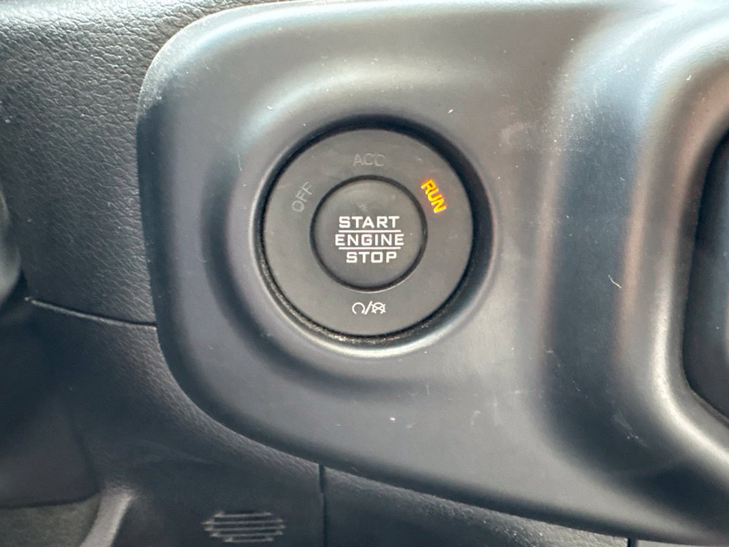 Used 2022 Jeep Wrangler Unlimited Sahara w/ Dual Top Group AWD/4WD image 31