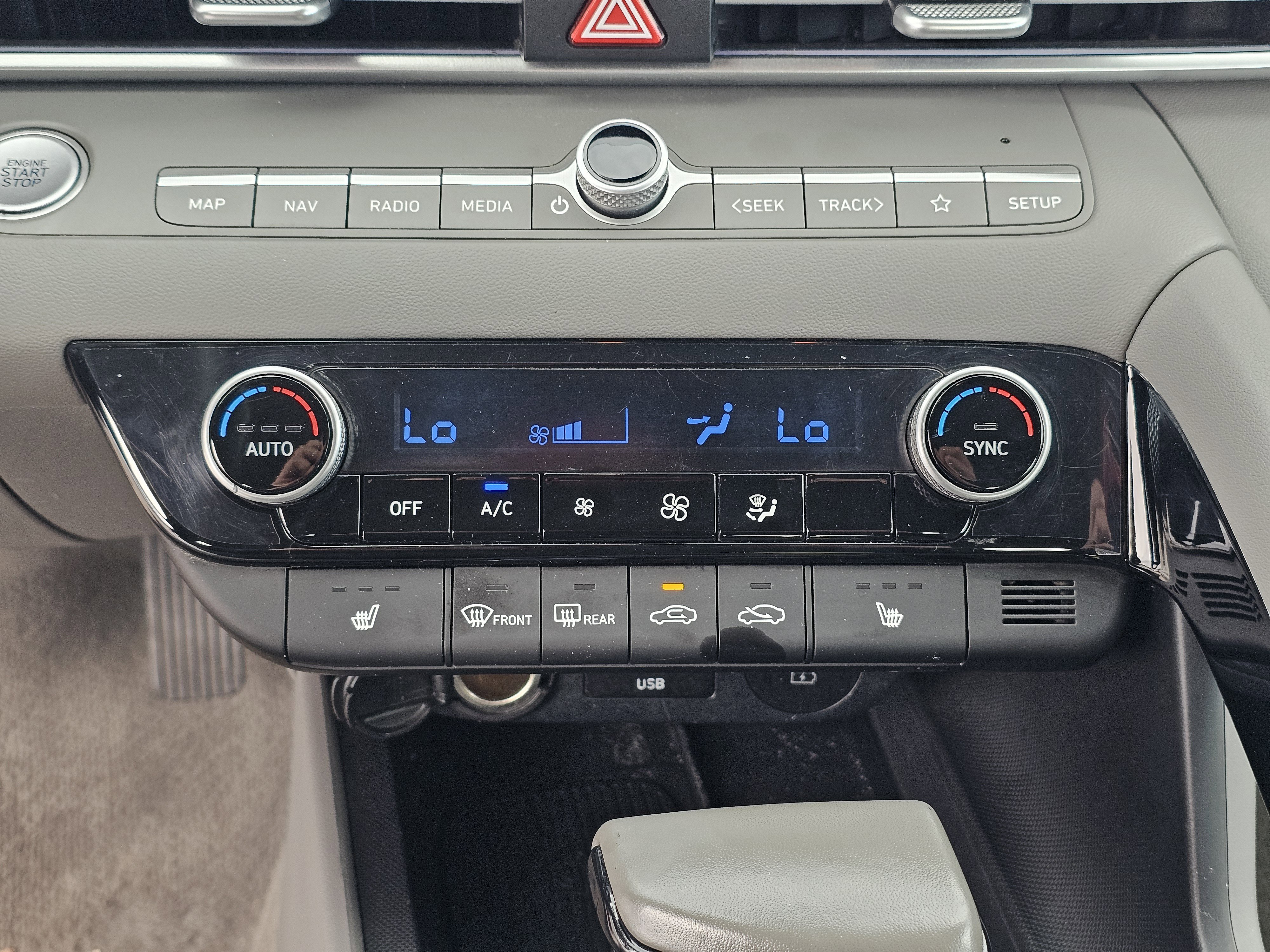 Used 2025 Hyundai Elantra SEL image 26