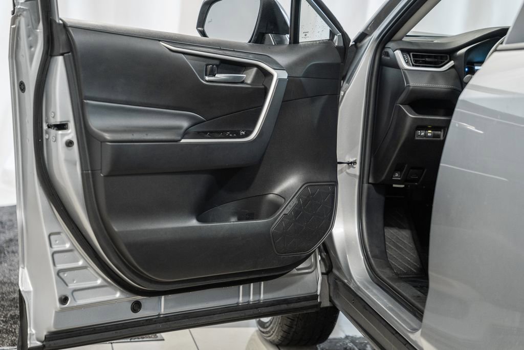 Used 2025 Toyota RAV4 XLE image 38