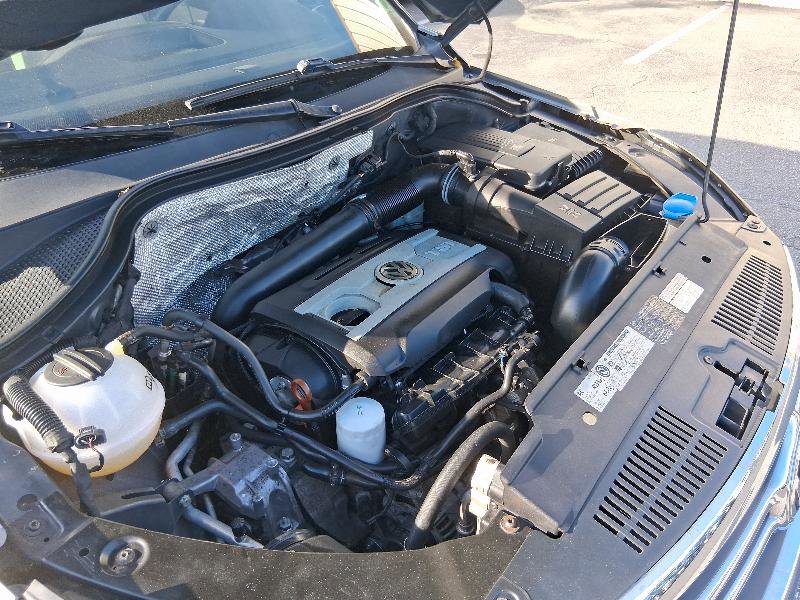 Used 2011 Volkswagen Tiguan S image 38