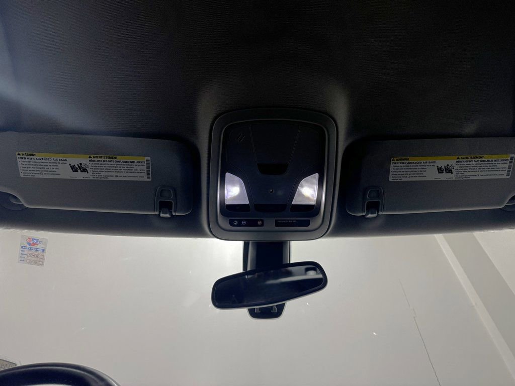 Used 2016 Chevrolet Impala LT w/ Convenience Package image 30