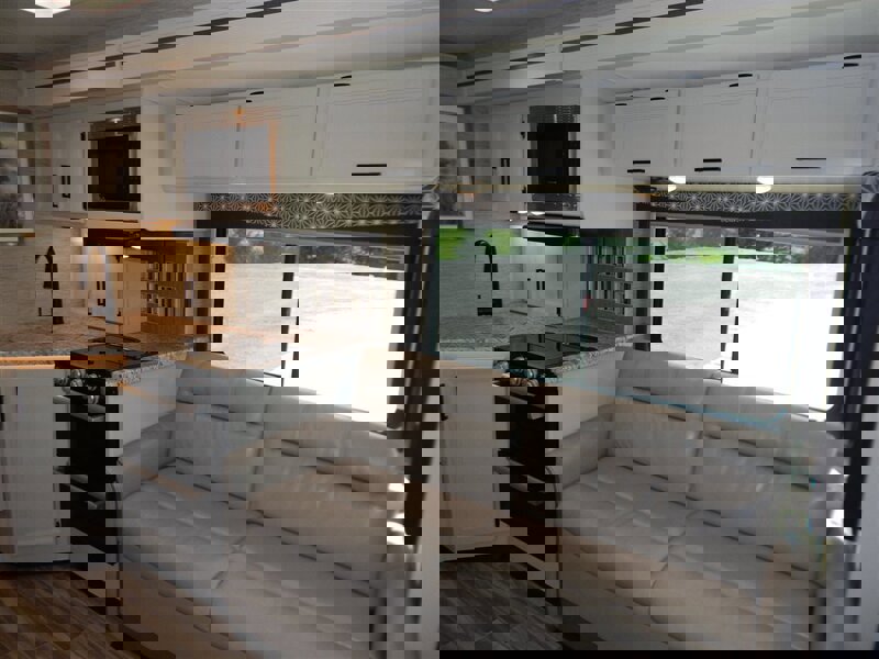 Used 2022 Ford E-450 and Econoline 450 Super Duty w/ Motorhome Prep Package image 38