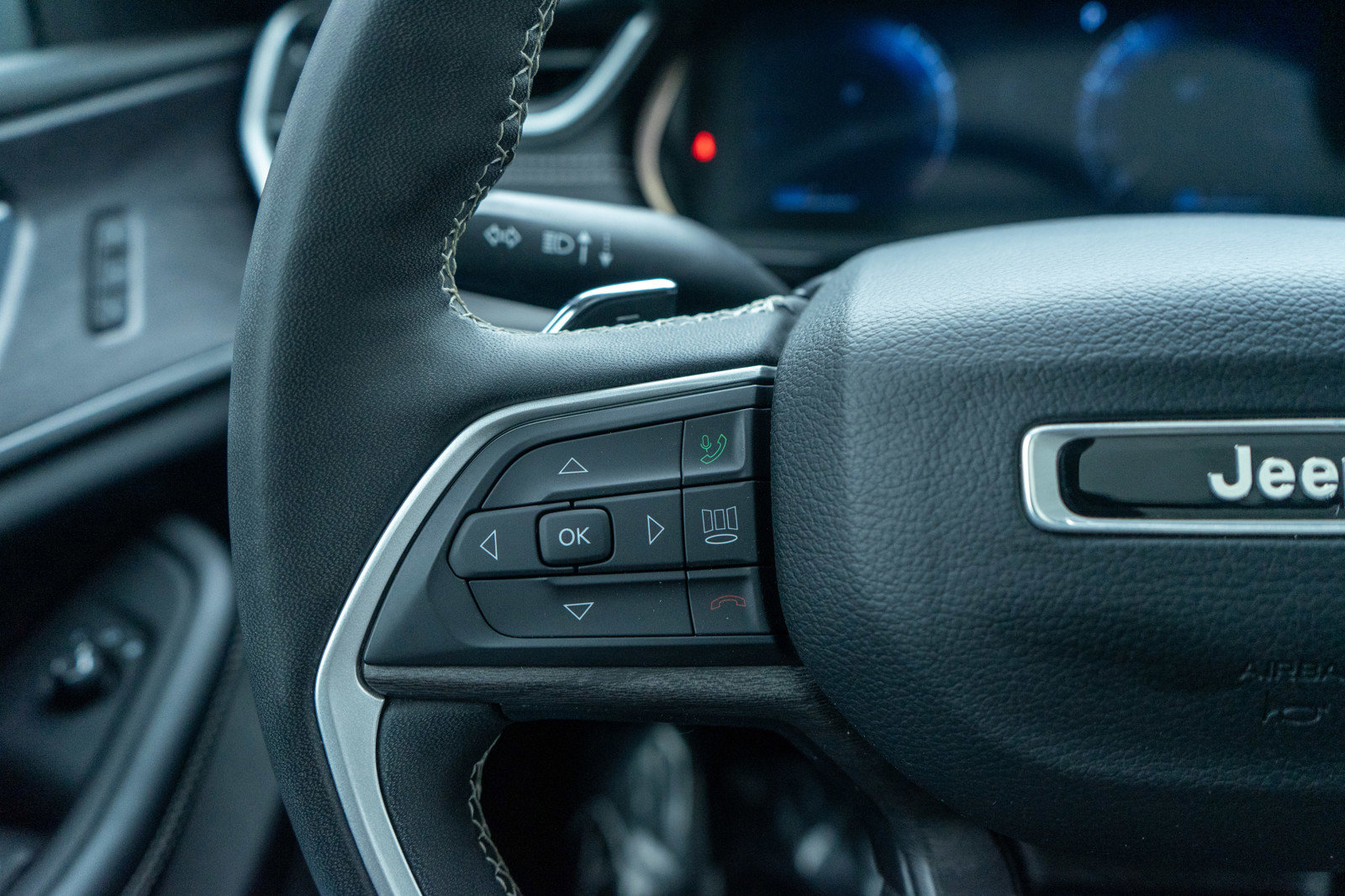 Used 2023 Jeep Grand Cherokee L Limited w/ Luxury Tech Group II image 24