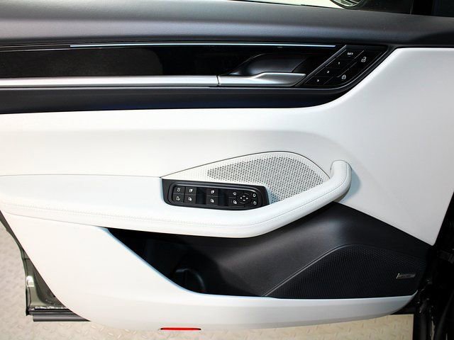 New 2025 Porsche Macan 4S Electric image 20