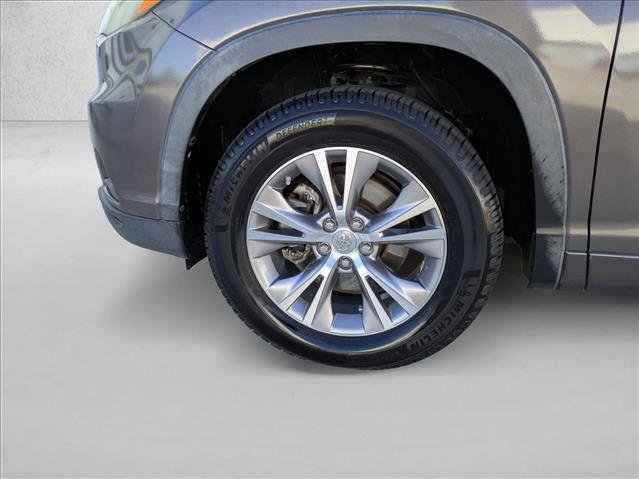 Used 2015 Toyota Highlander XLE image 27