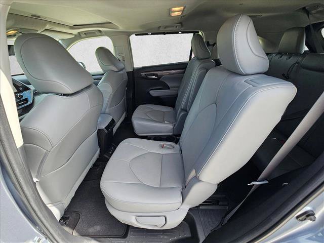Used 2023 Toyota Highlander Limited FWD image 18