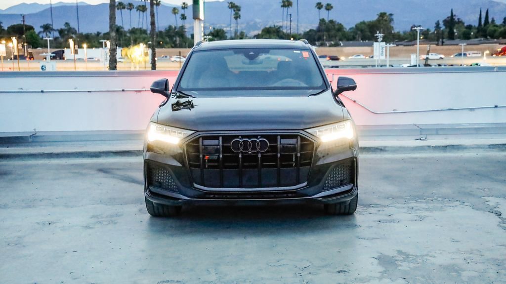 Used 2023 Audi SQ7 Prestige w/ Prestige Package AWD/4WD image 3