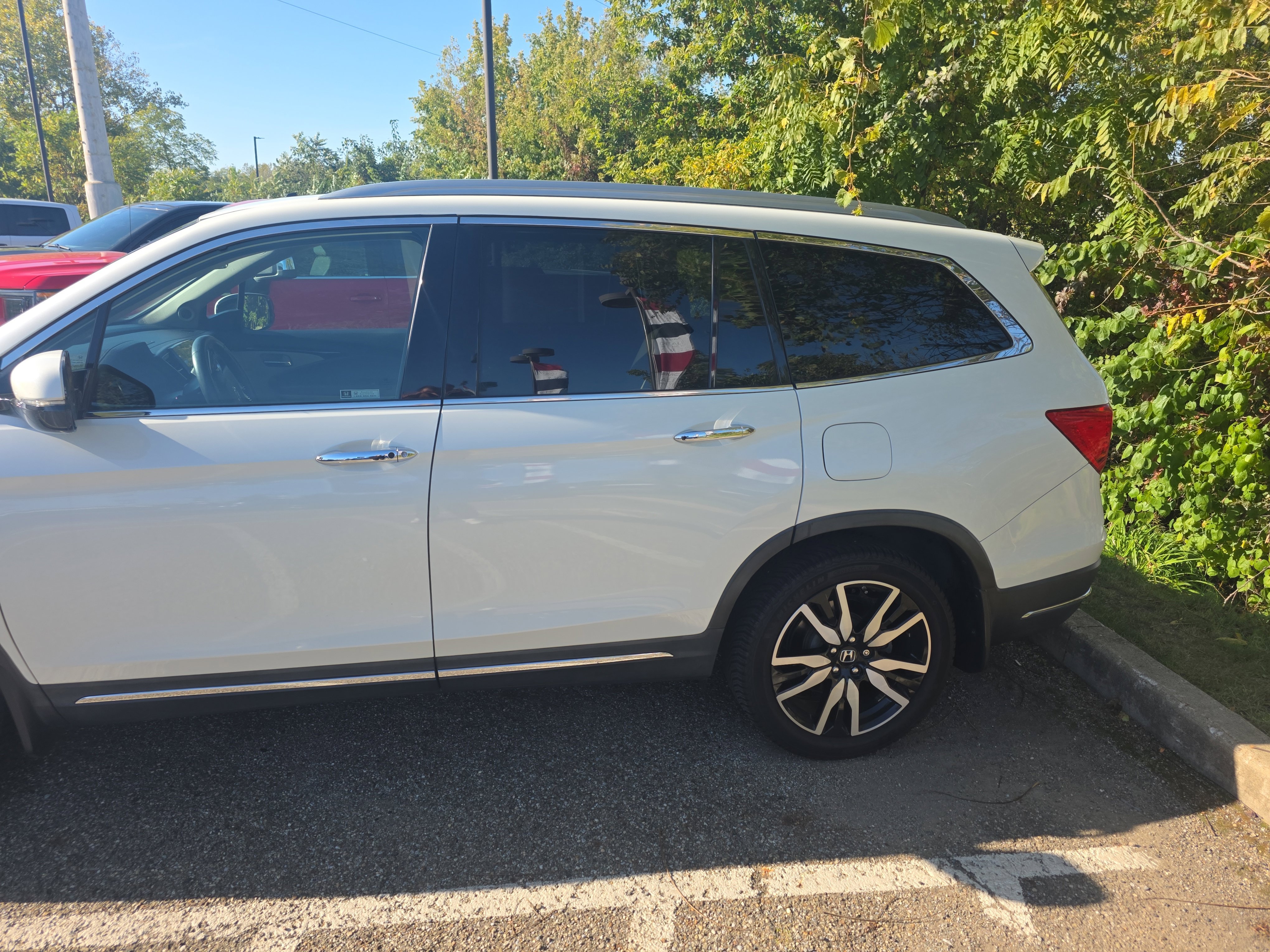 Used 2019 Honda Pilot Touring image 4