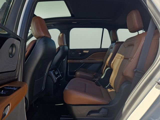 Used 2023 Lincoln Aviator Reserve w/ Equipment Group 201A image 16