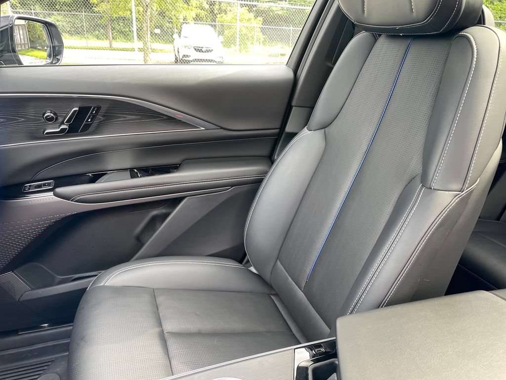 Used 2024 Cadillac Lyriq Luxury w/ LPO, Floor Liner Package AWD/4WD image 17
