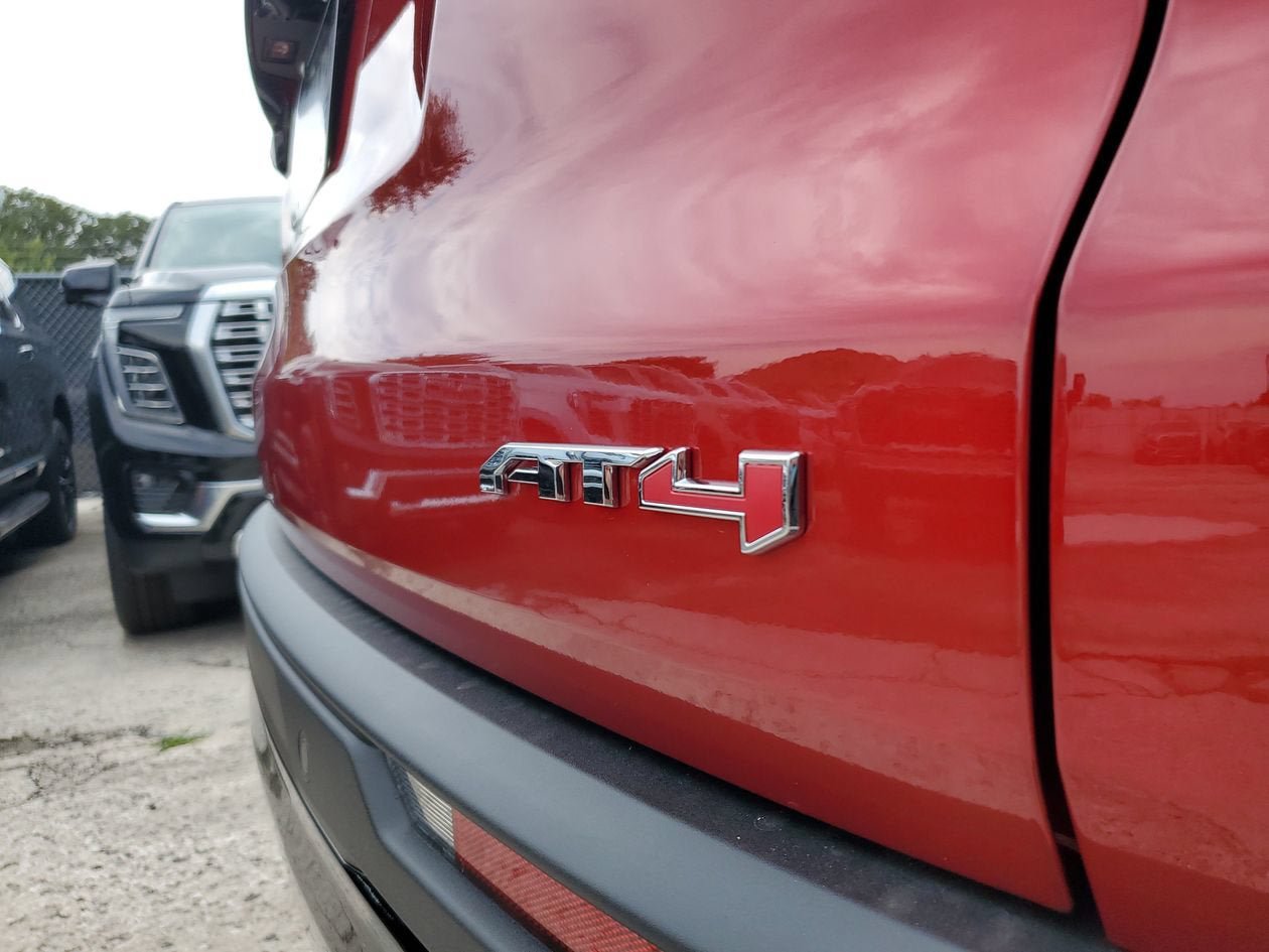 New 2026 GMC Acadia AT4 w/ Luxury Package AWD/4WD image 9