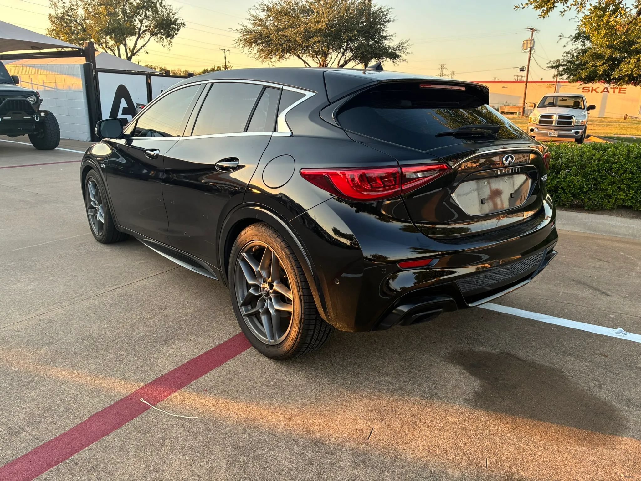 Used 2017 INFINITI QX30 Sport w/ Sport Leather Package FWD image 5