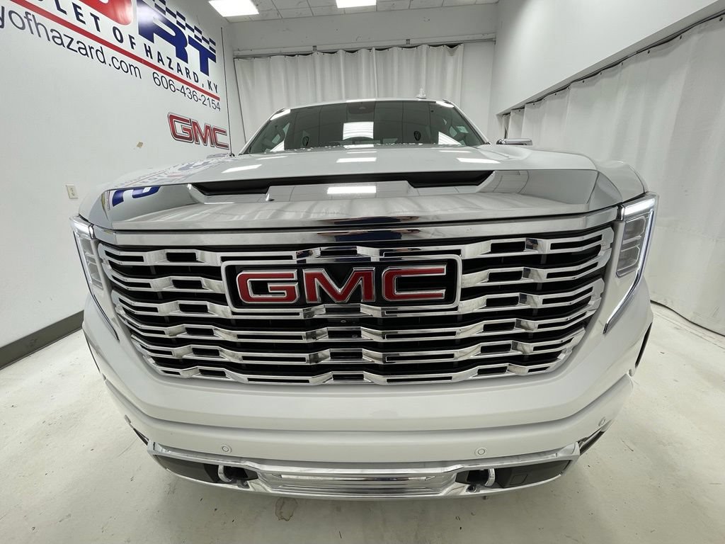 Used 2023 GMC Sierra 1500 Denali AWD/4WD image 2