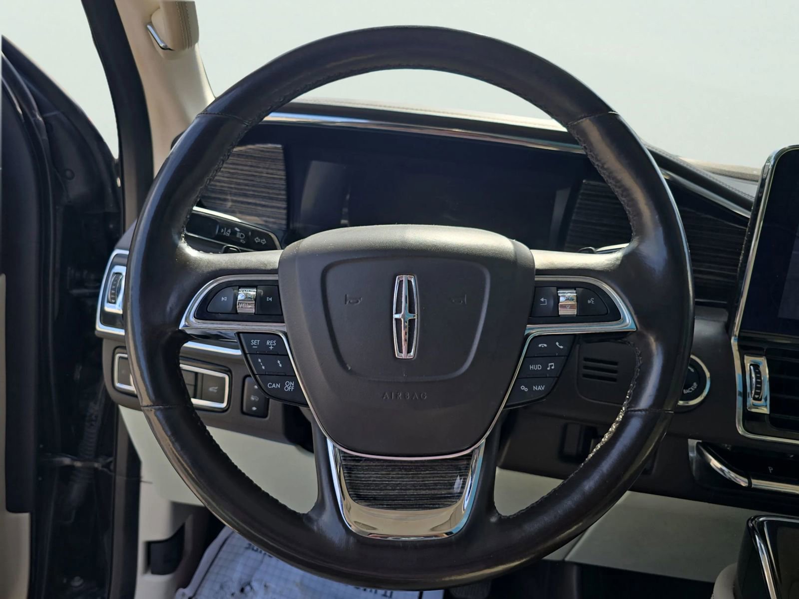 Used 2018 Lincoln Navigator Black Label w/ Cargo Package AWD/4WD image 17