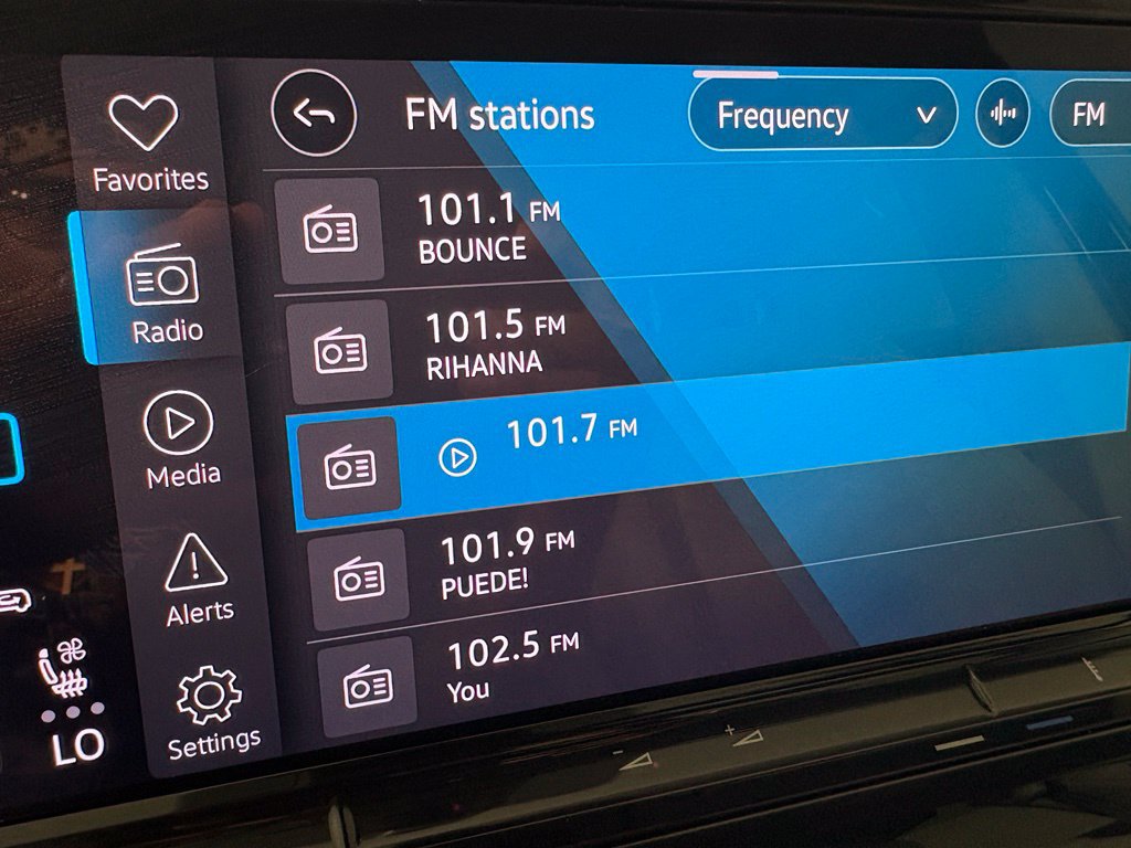 Used 2024 Volkswagen Atlas SE FWD image 28
