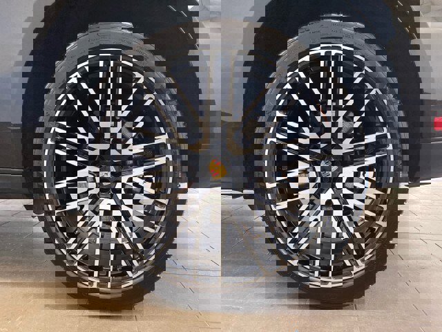 Used 2024 Porsche Macan image 24