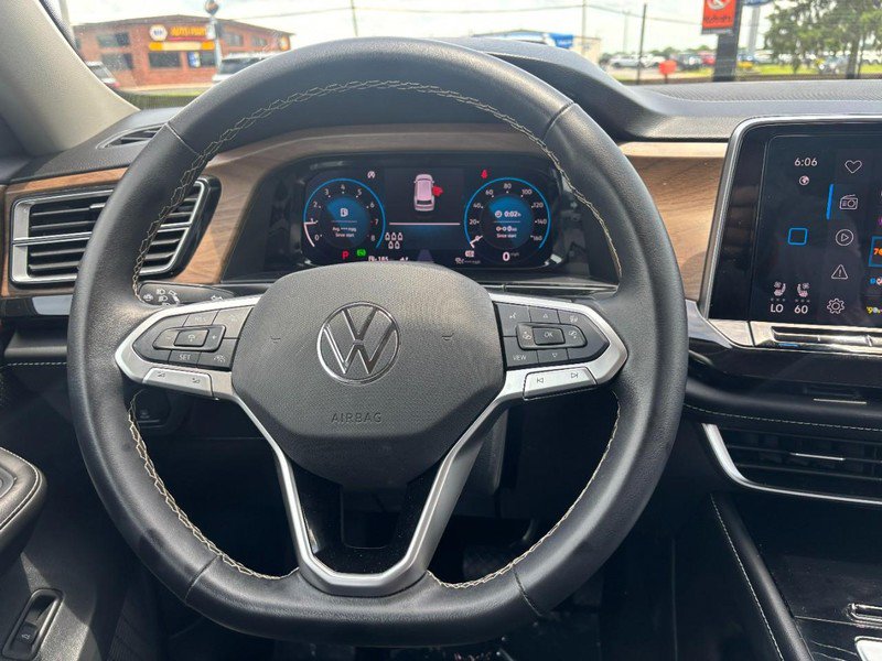 Used 2025 Volkswagen Atlas SE AWD/4WD image 14