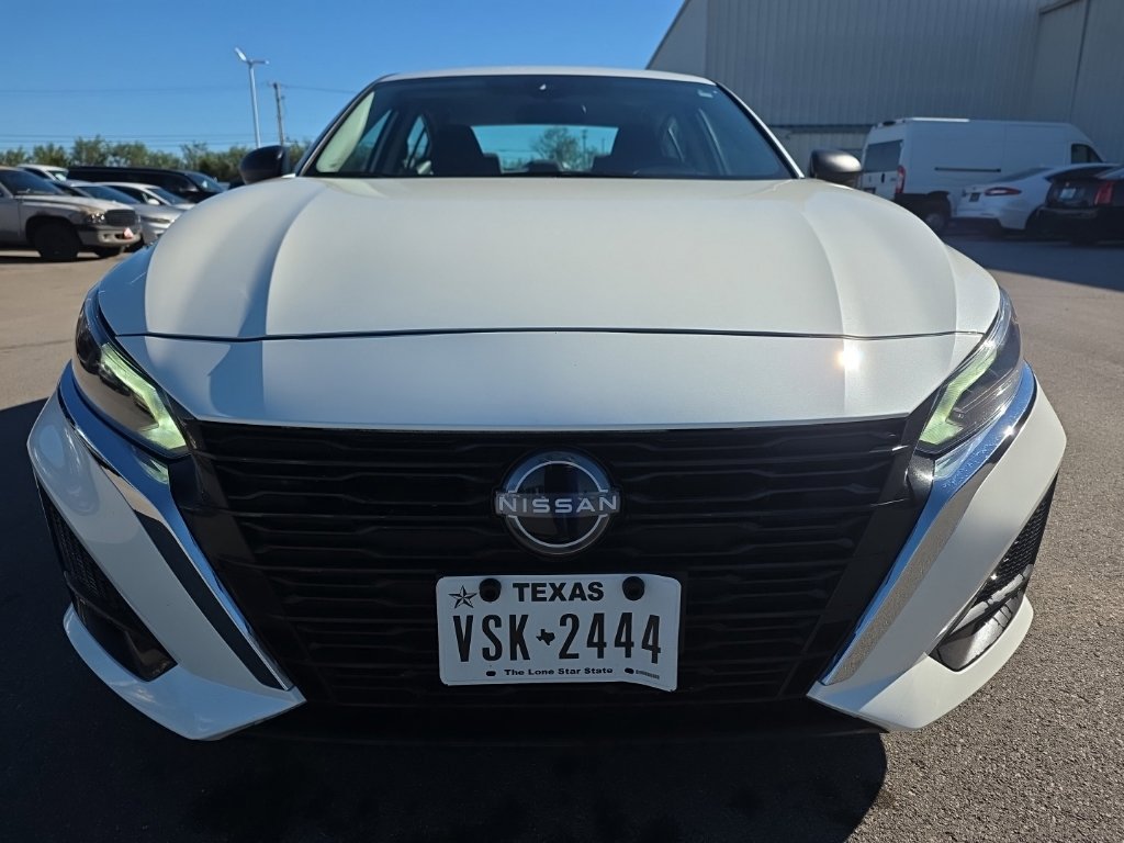 Used 2025 Nissan Altima 2.5 SV FWD image 2