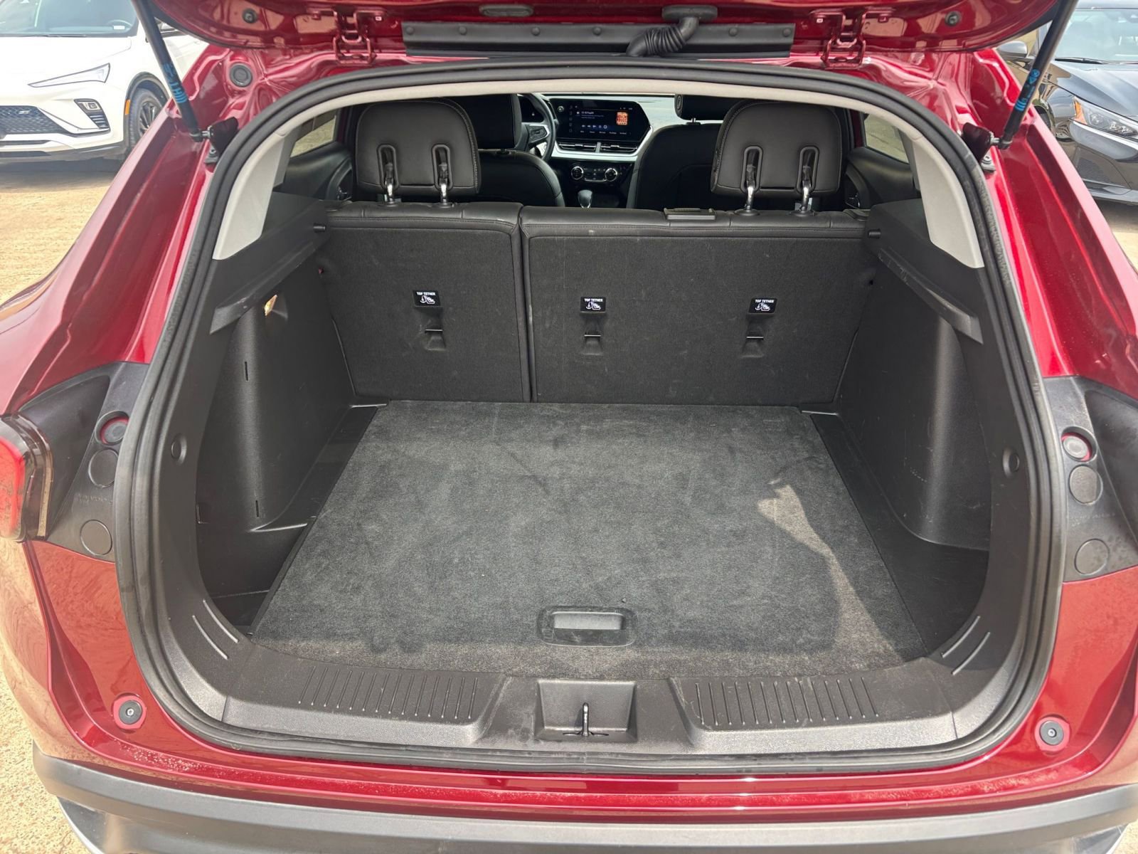 Used 2025 Chevrolet Trax LT w/ LT Convenience Package FWD image 30