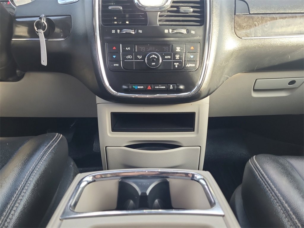 Used 2015 Chrysler Town & Country Touring image 11