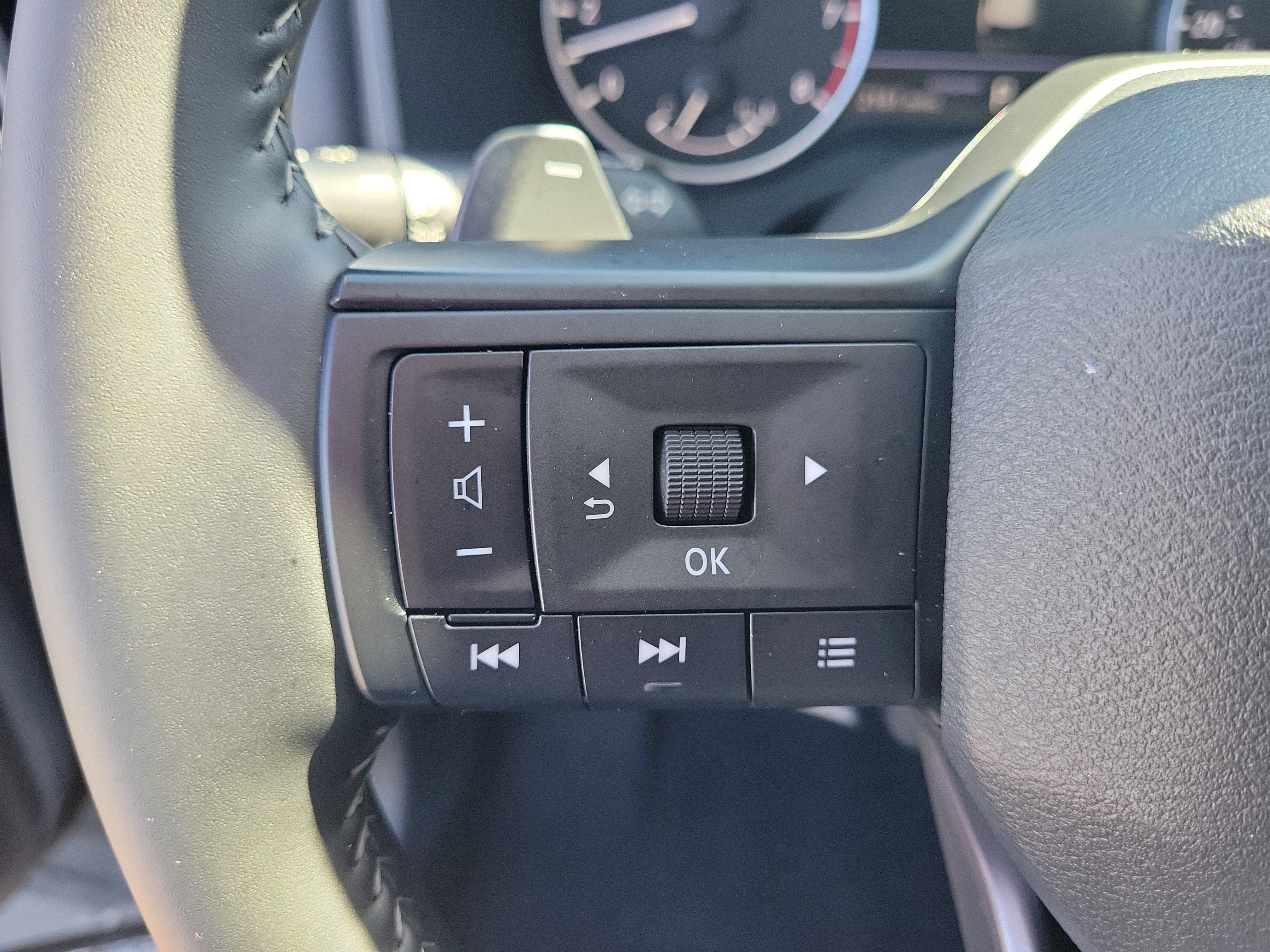 Certified 2026 Nissan Rogue Dark Armor FWD image 18