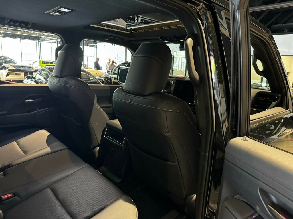Used 2024 Lexus GX 550 w/ Cold Area Package AWD/4WD image 21