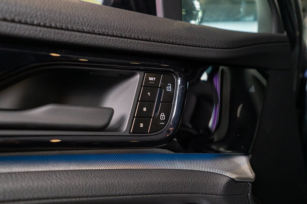 New 2025 Porsche Panamera 4 image 15