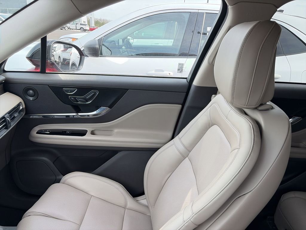 Used 2022 Lincoln Corsair Reserve w/ Equipment Group 201A image 24