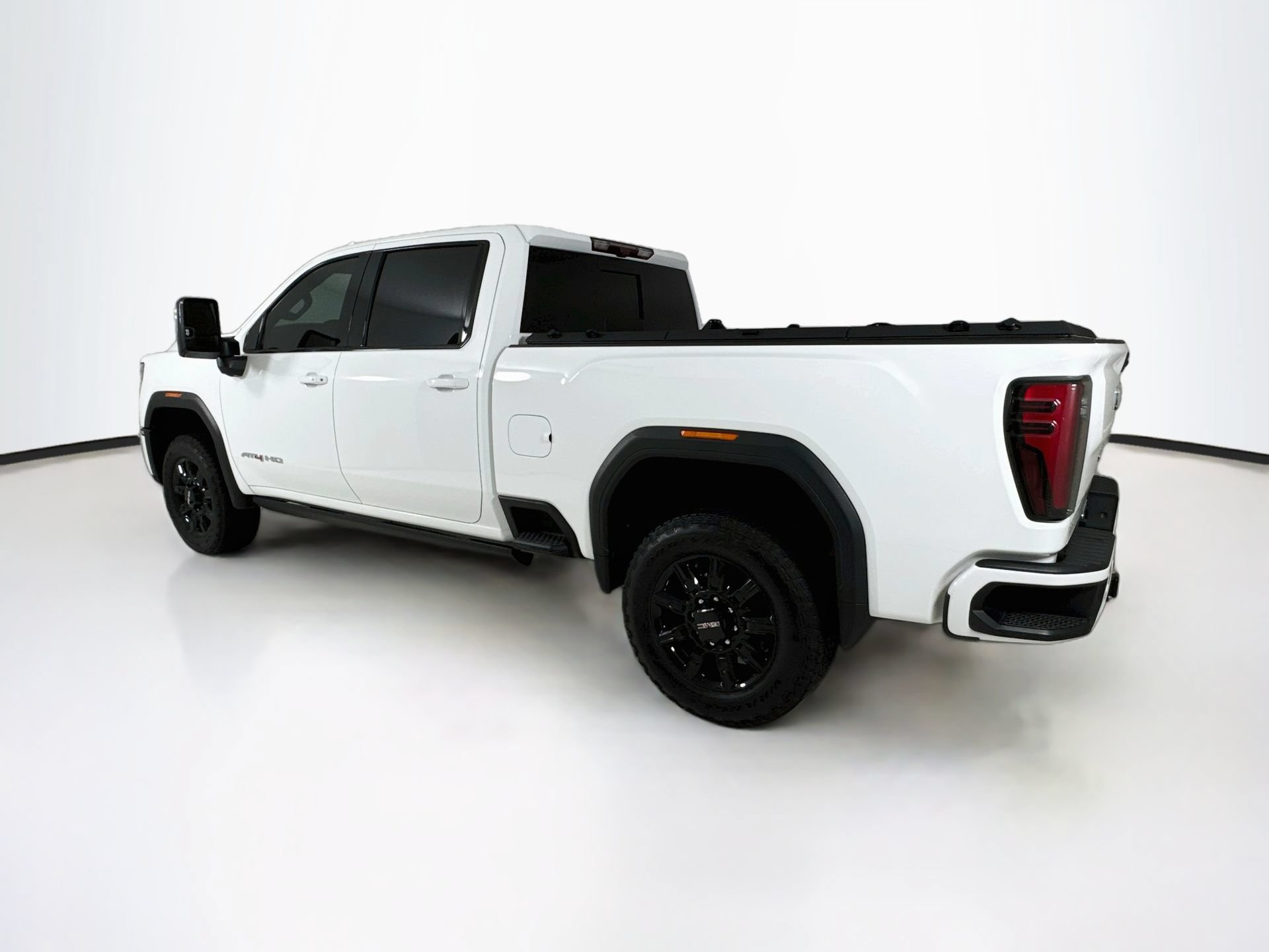 Used 2025 GMC Sierra 2500 AT4 w/ Technology Package AWD/4WD image 6