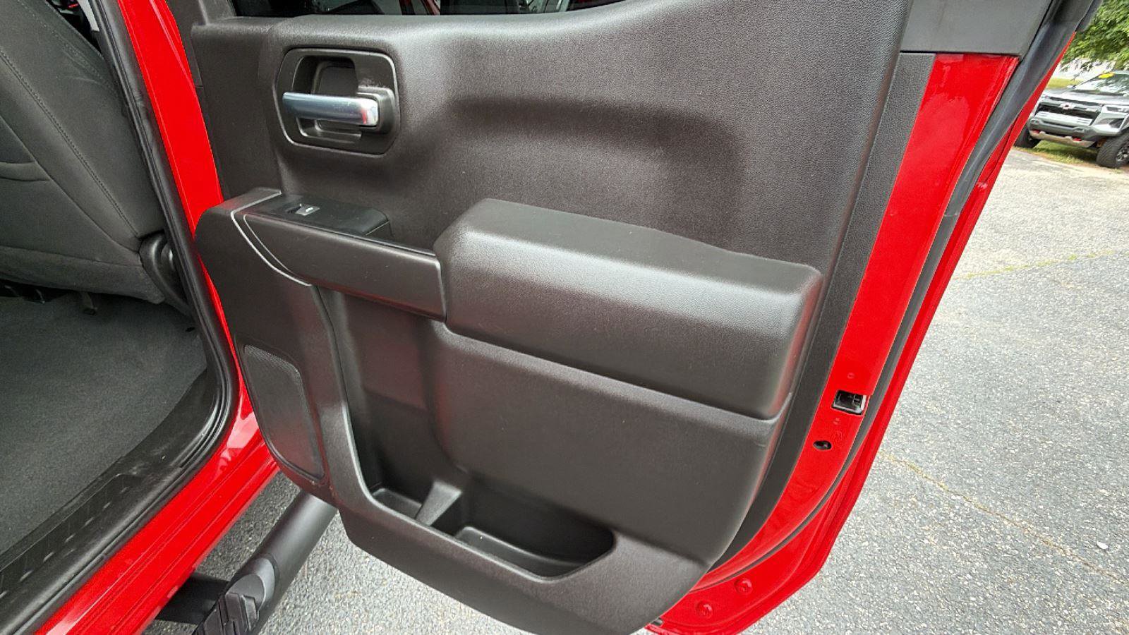 Certified 2022 Chevrolet Silverado 1500 Custom Trail Boss w/ LPO, Dark Essentials Package AWD/4WD image 17