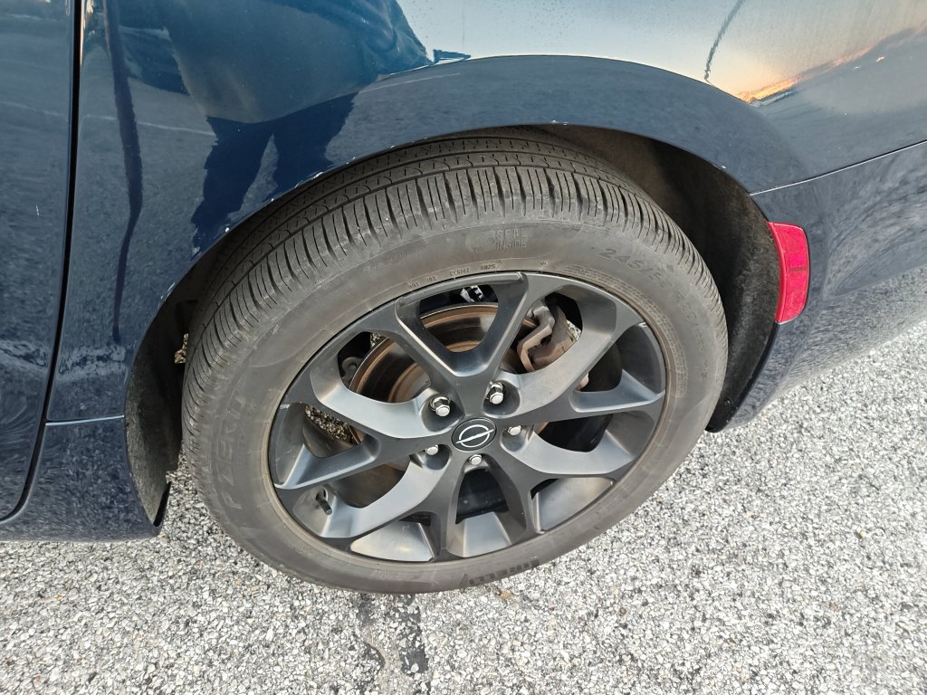 Used 2025 Chrysler Pacifica Limited FWD image 5