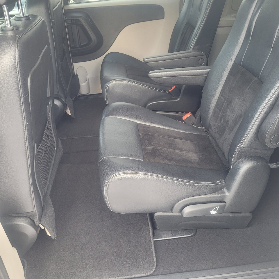 Used 2017 Dodge Grand Caravan SXT image 27