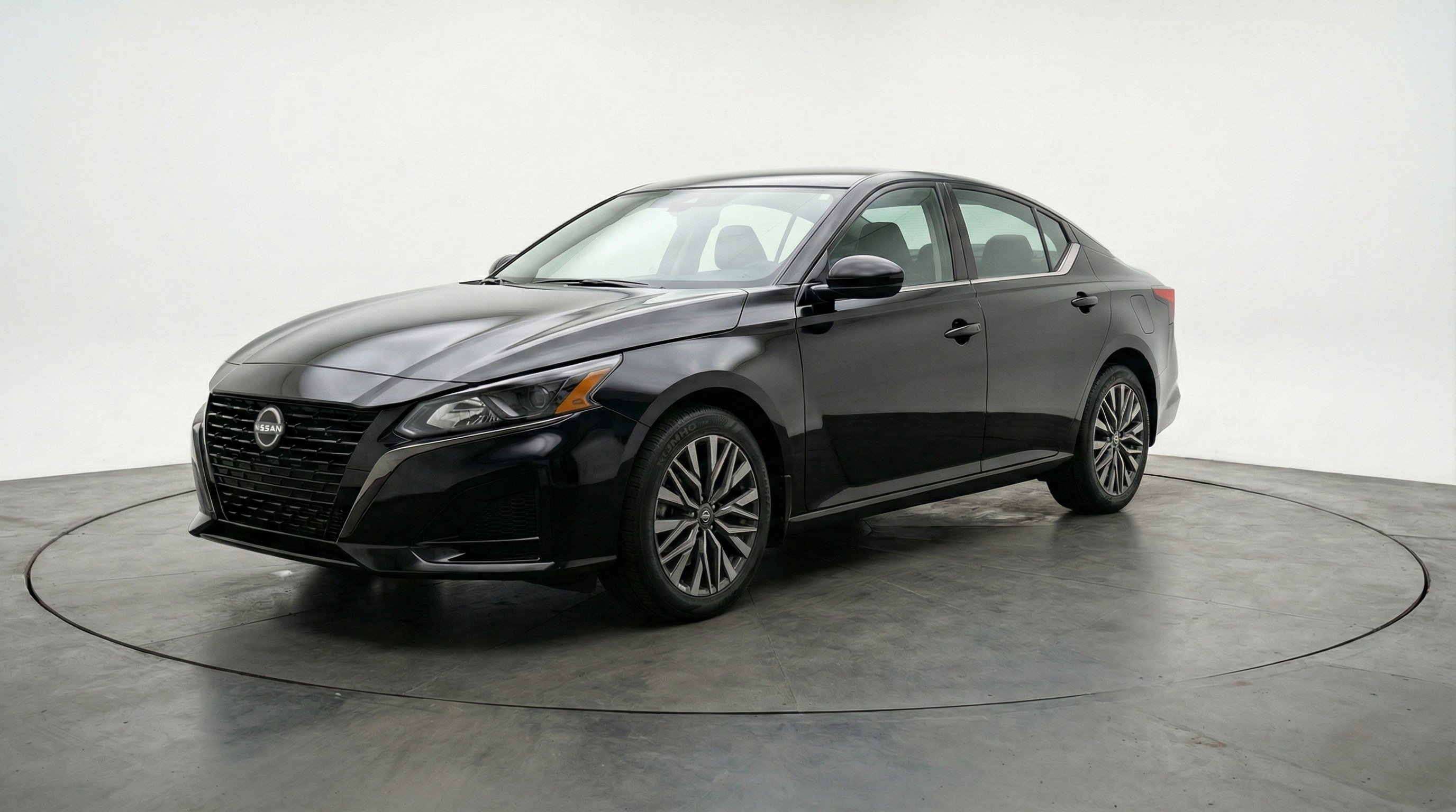 Used 2025 Nissan Altima 2.5 SV image 3
