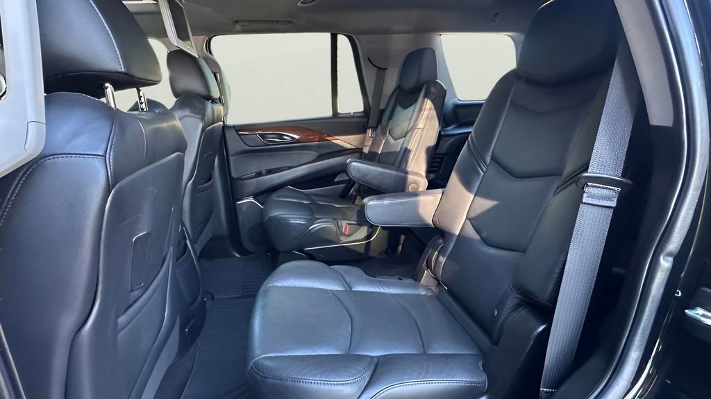 Used 2020 Cadillac Escalade Luxury image 39
