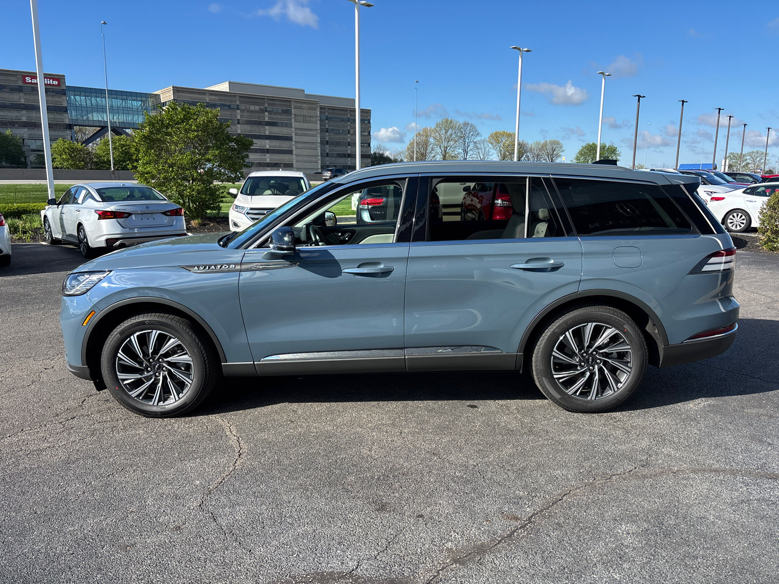 New 2026 Lincoln Aviator AWD image 4