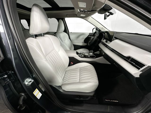 Used 2025 Mitsubishi Outlander SEL image 31