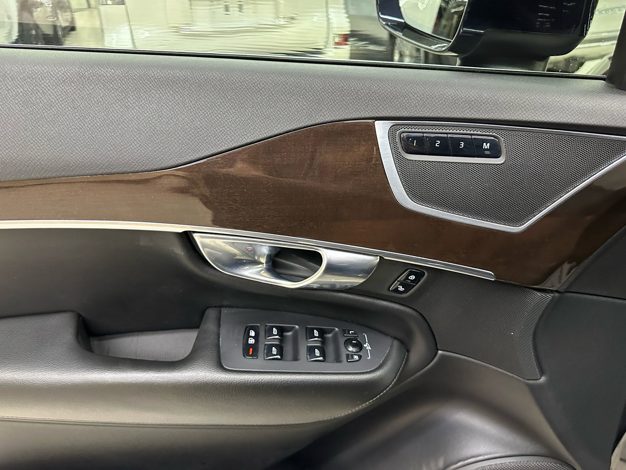 Used 2019 Volvo XC90 T5 Momentum w/ Protection Package Premier image 19