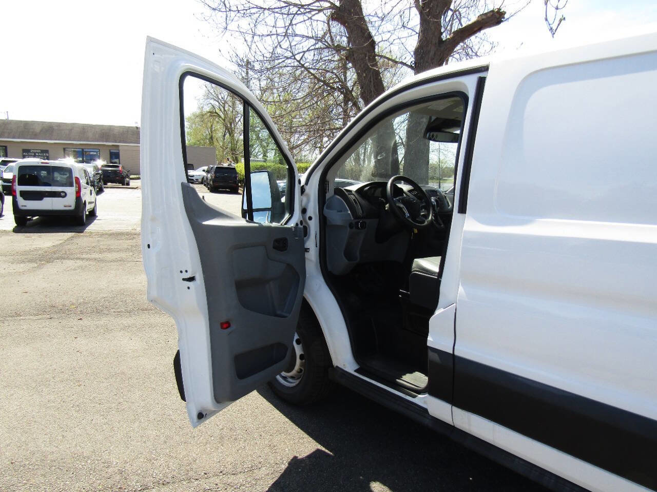 Used 2019 Ford Transit 250 148 Low Roof RWD image 15